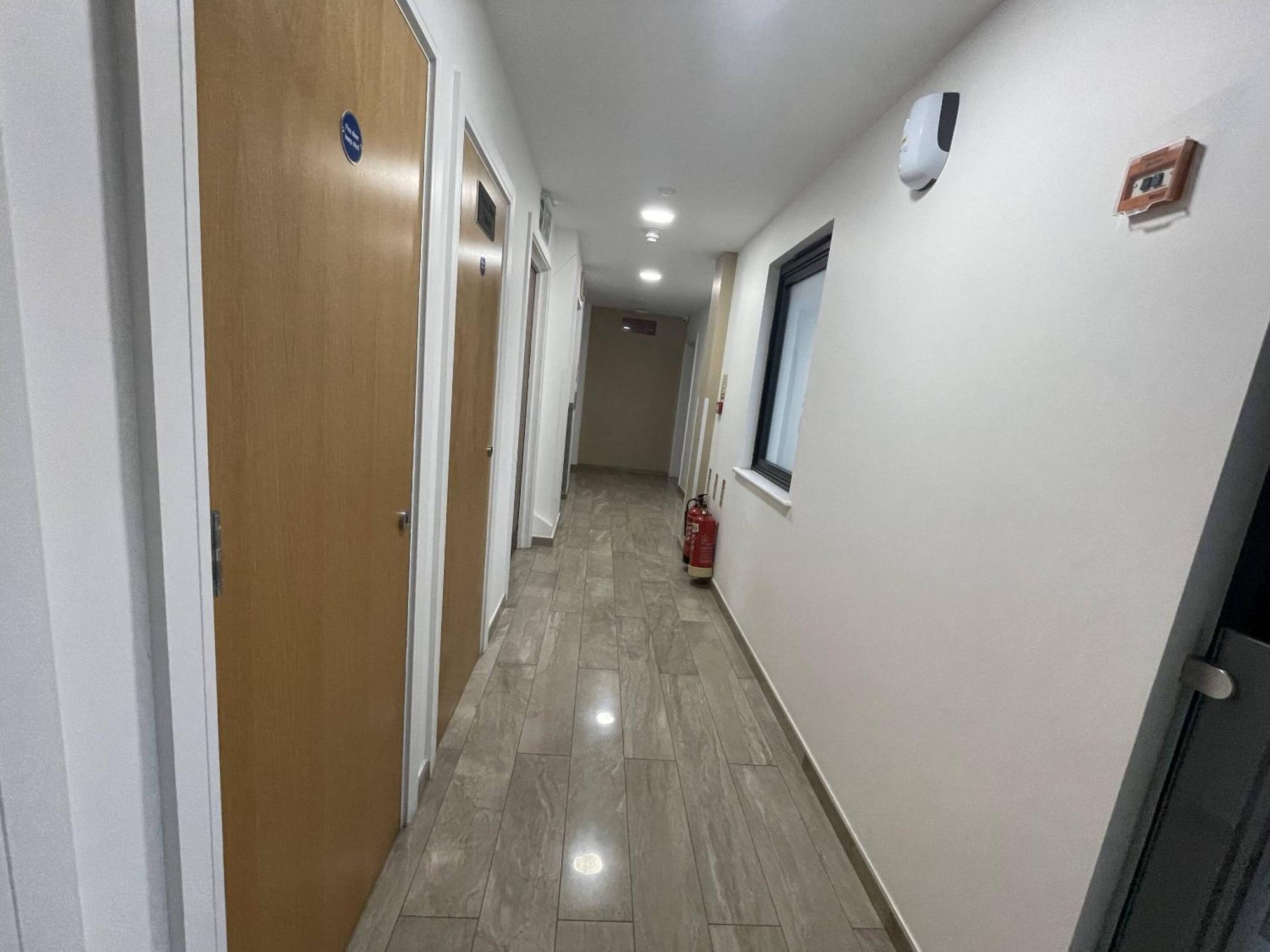 Ilford Tower Apartments Екстер'єр фото
