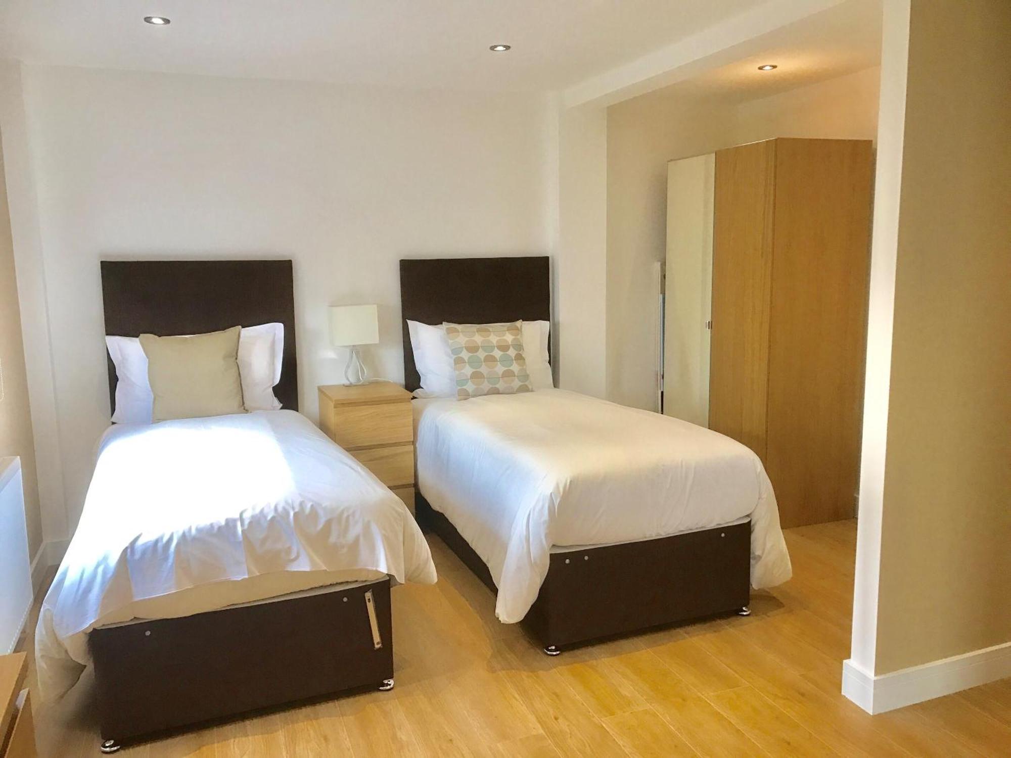 Ilford Tower Apartments Екстер'єр фото