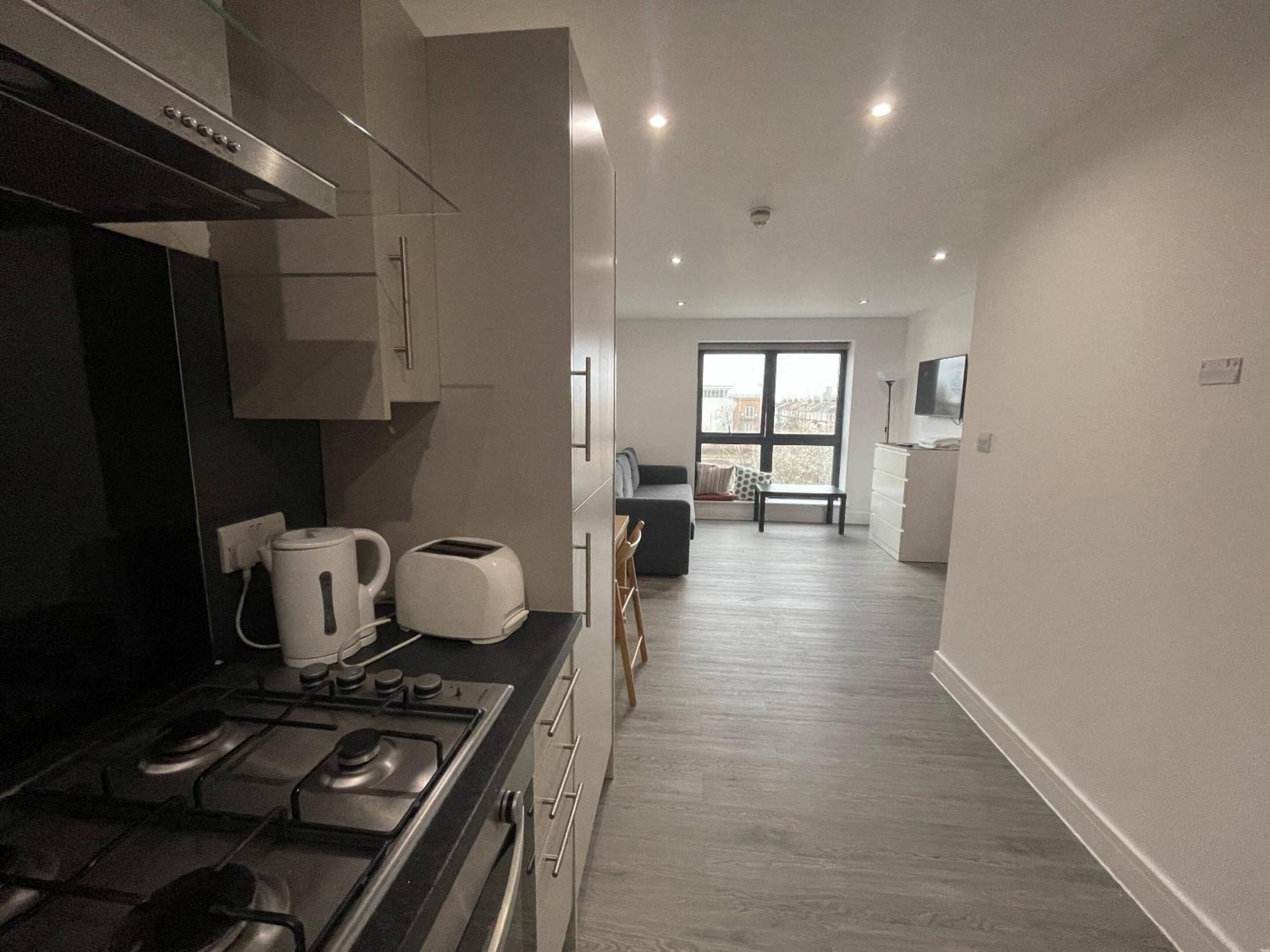 Ilford Tower Apartments Екстер'єр фото